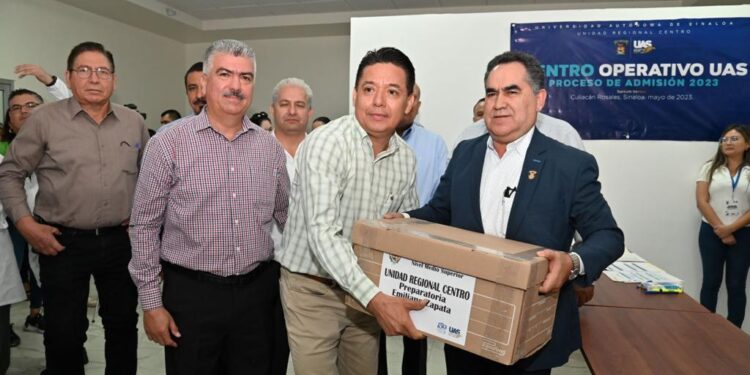 Entrega el Rector a directores los paquetes del Examen Institucional de Admisión UAS 2023
