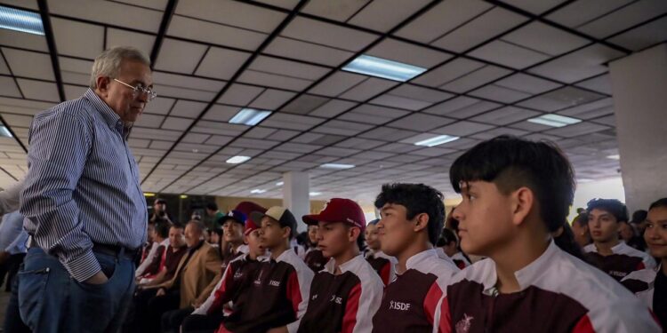 Les desea Gobernador Rocha lo mejor a deportistas