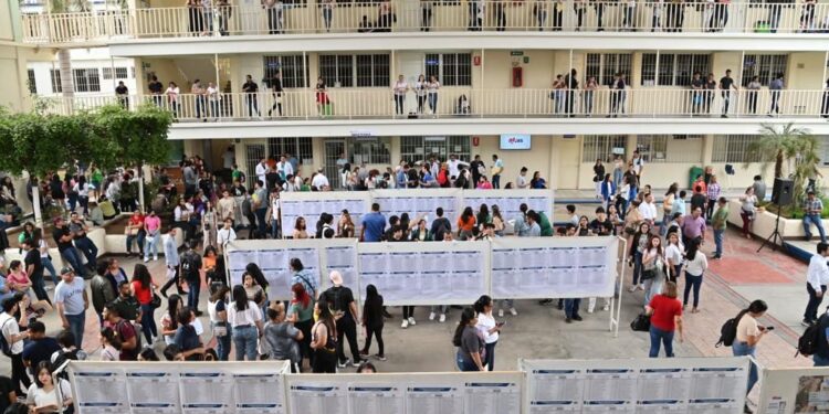 Refrenda la sociedad la confianza en la UAS con la presencia de miles de jóvenes en la jornada de aplicación del Examen de Admisión