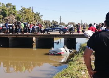 Mueren dos vecinos de Bachimeto al caer automóvil a las aguas de un canal en Otameto
