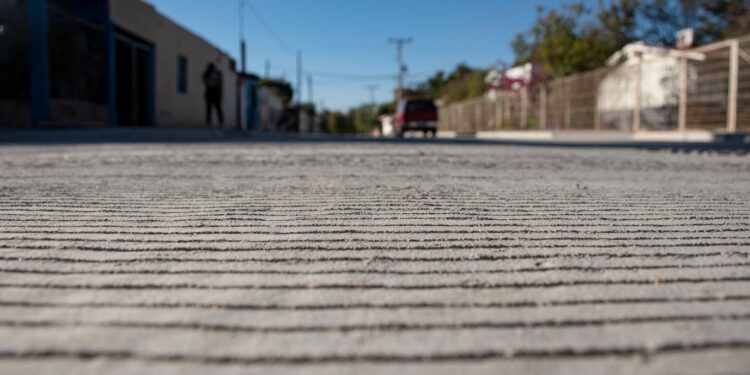 Pavimentación con concreto hidráulico llega al sector Aeropuerto