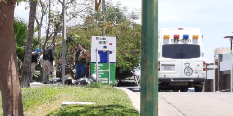 Hallan sin vida a un joven en el interior de un contenedor de materiales para donación