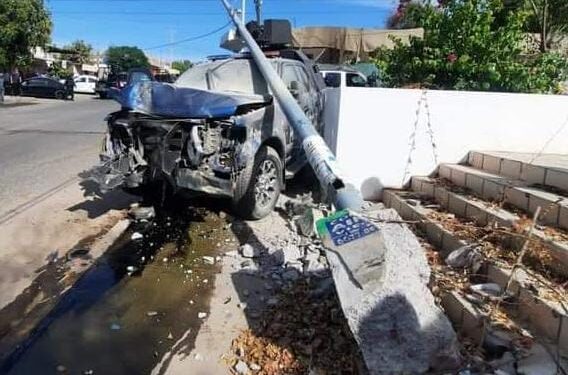 Choca un patrulla blindada en persecución contra automóvil de civiles