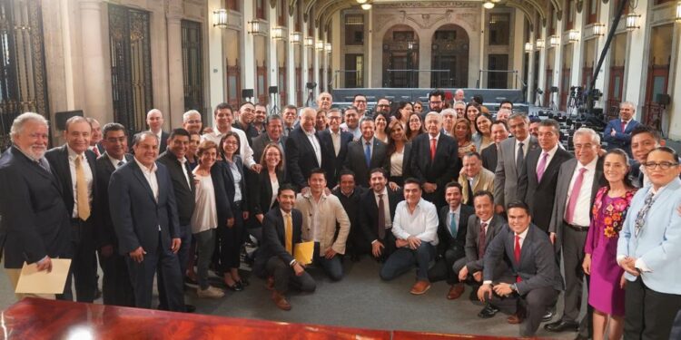 Participa Rocha en reunión de gobernadores con AMLO