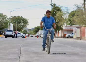 “Estas calles son de ustedes”: Gobernador Rocha al inaugurar obras de pavimentación en Las Cucas y 21 de Marzo