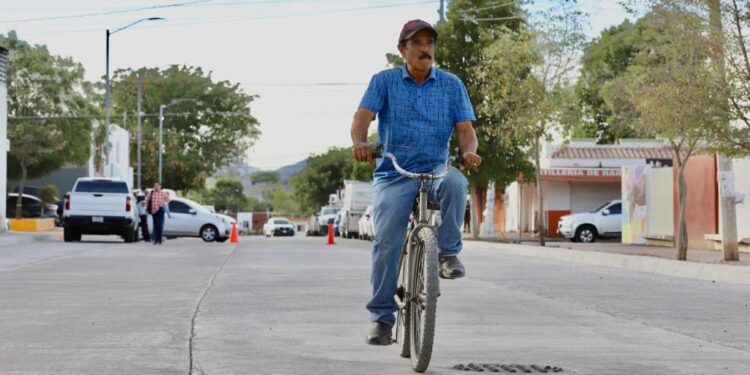 “Estas calles son de ustedes”: Gobernador Rocha al inaugurar obras de pavimentación en Las Cucas y 21 de Marzo