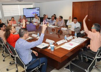 Apoya CONFÍE con 366,100 pesos a 34 estudiantes para actividades académica