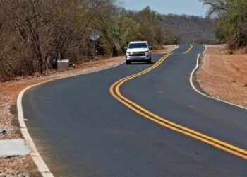 Rocha inaugura la carretera a Las Aguamitas-Agua Blanca