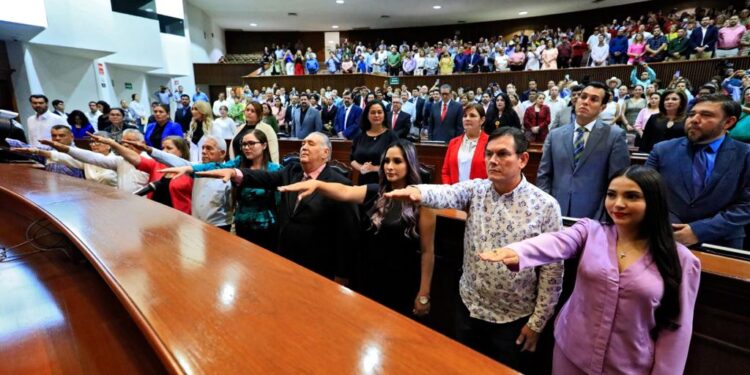 Rinden protesta ante Congreso Comités Fundacionales de Eldorado y Juan José Ríos