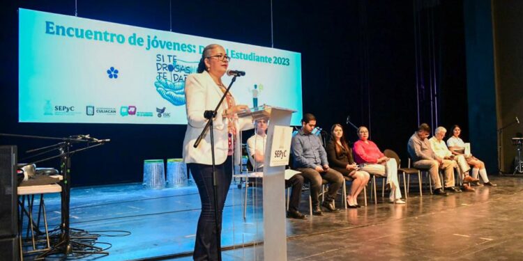Inaugura Graciela Domínguez Nava evento del Día del Estudiante, “Si te drogas, te dañas”