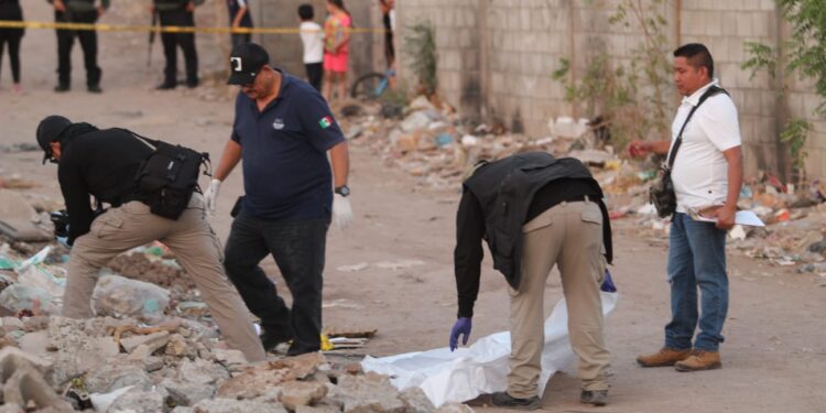 Hallan a un hombre ejecutado a balazos en Alturas del Sur