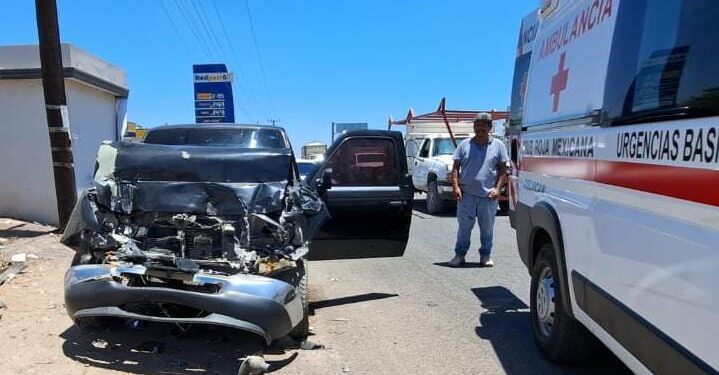 Choca de alcance camioneta contra tráiler en El Diez; una persona sale herida