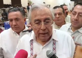 Diálogo, si liberan las instalaciones de Pemex: Rocha Moya