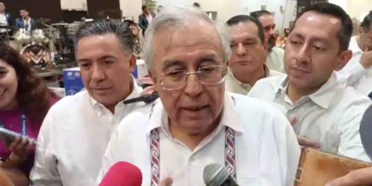 Diálogo, si liberan las instalaciones de Pemex: Rocha Moya