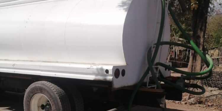 Atienden con pipas de agua a más de 176 comunidades de Sinaloa: SEBIDES