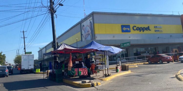 Proliferan negocios en calles y banquetas de la Culiacán, denuncian