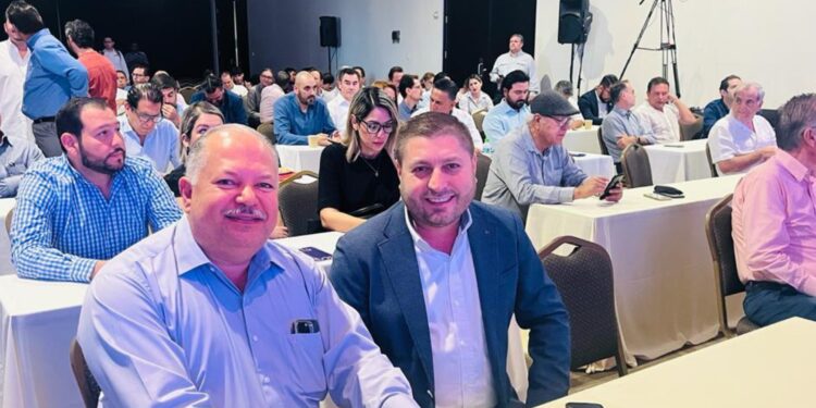 Buscando generar desarrollo en Badiraguato, alcalde asiste al Foro Industrial MX en Mazatlán