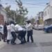 Video. Agentes de tránsito someten a un ciudadano en el centro de la ciudad