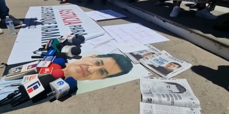 A un año del crimen, no llega la justicia para Luis Enrique Ramírez; periodistas protestan en la FGE