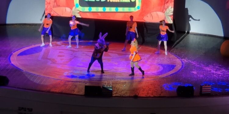 Bely y Beto pone a bailar y cantar a miles de chiquillas y chiquillos en Culiacán