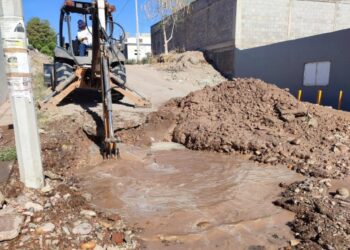Tras reventar una tubería, colonias del sur poniente se quedan sin agua