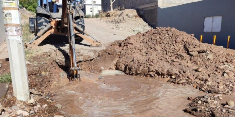 Tras reventar una tubería, colonias del sur poniente se quedan sin agua