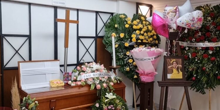 Con globos, flores y muñecas despiden a Elsi Paulett, niña que donó sus órganos tras ahogarse en una alberca