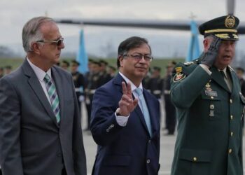 Algunos “conspiran” para un golpe de Estado en Colombia, aseguró Gustavo Petro