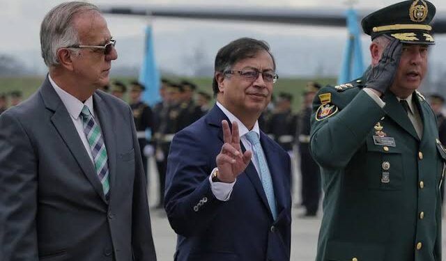 Algunos “conspiran” para un golpe de Estado en Colombia, aseguró Gustavo Petro