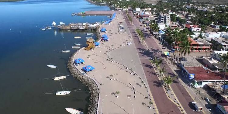 Graves dos menores de edad por inmersión en medio líquido en La Playita, Altata