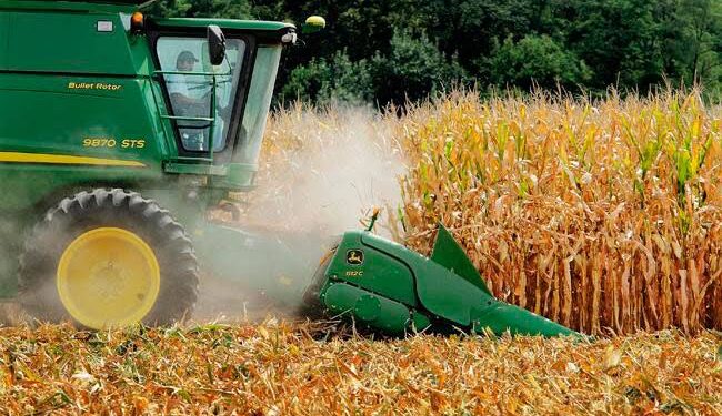 Enrique Inzunza acude a la Ciudad de México para continuar las negociaciones de la compra de cosechas