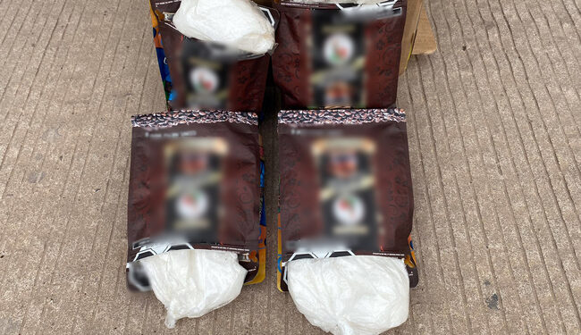 Escondidos en empaques de café, aseguran varios kilos de “Cristal” en Culiacán