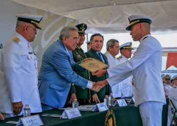 Encabeza Rocha la conmemoración del Día de la Marina