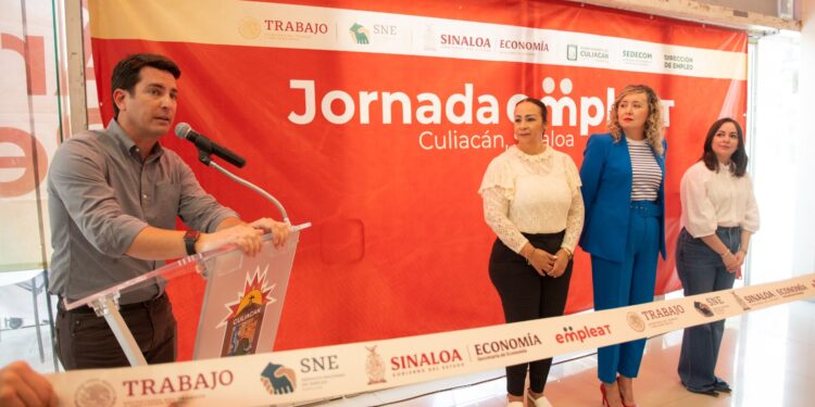 Inauguran Jornada EmpléaT en el polideportivo Juan S. Millán