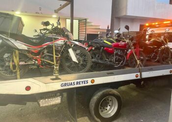 Tránsitos aseguran 12 motocicletas por falta de placas y no usar el casco de seguridad