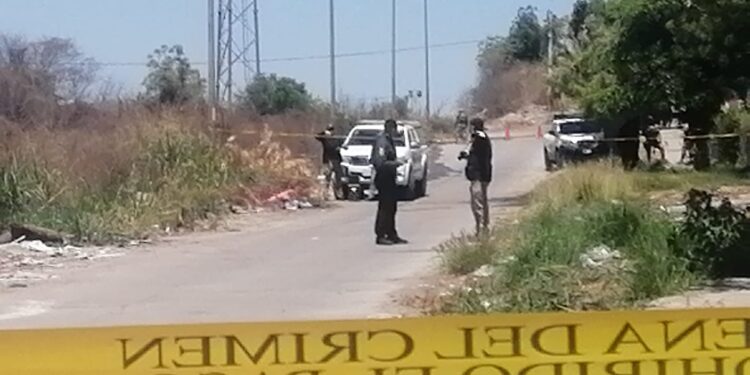 Hallan a un hombre asesinado en Colinas del Bosque