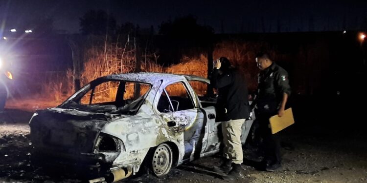 Queman a un hombre con todo y automóvil en el “Piggy Back”