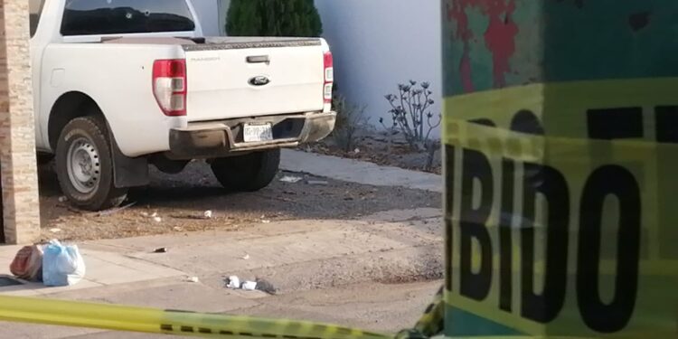 Disparan contra una camioneta estacionada en una casa de Valle Alto