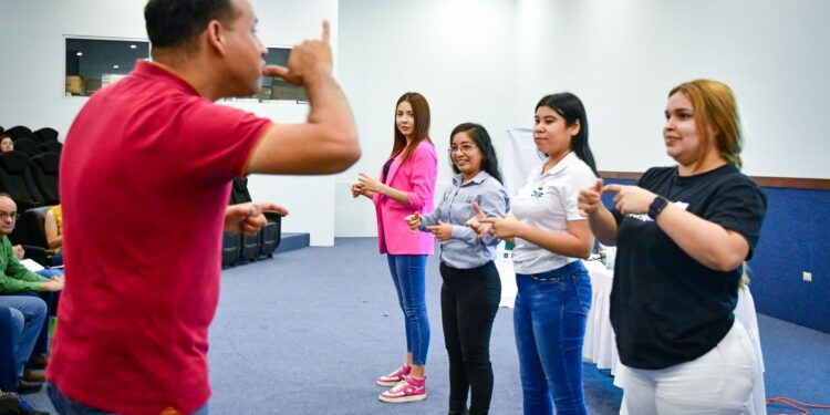 Para brindar un mejor servicio, personal de DIF Culiacán culmina curso básico de Lengua de Señas Mexicana