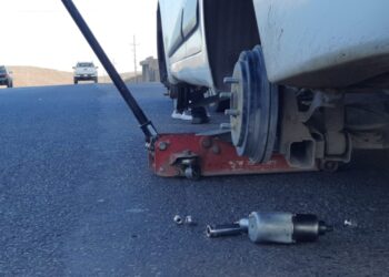 Al menos 15 vehículos resultaron dañados por “Poncha Llanta” en la salida sur de Culiacán