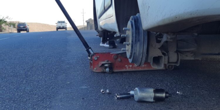 Al menos 15 vehículos resultaron dañados por “Poncha Llanta” en la salida sur de Culiacán