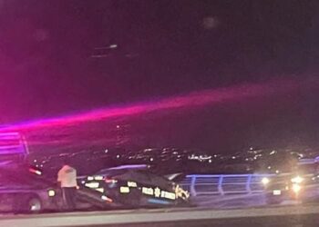 Dos policías de Tránsito, hombre y mujer,  resultan heridos en choque hoy en la madrugada