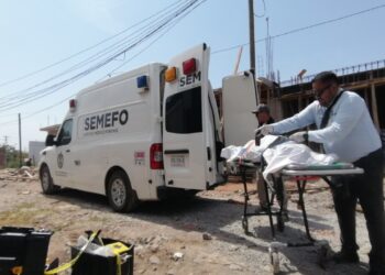 Lo hallan ejecutado a un costado de residencia asegurada por militares