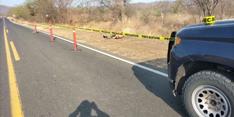 Hallan a un hombre desconocido ejecutado a balazos en la carretera Pericos-Badiraguato