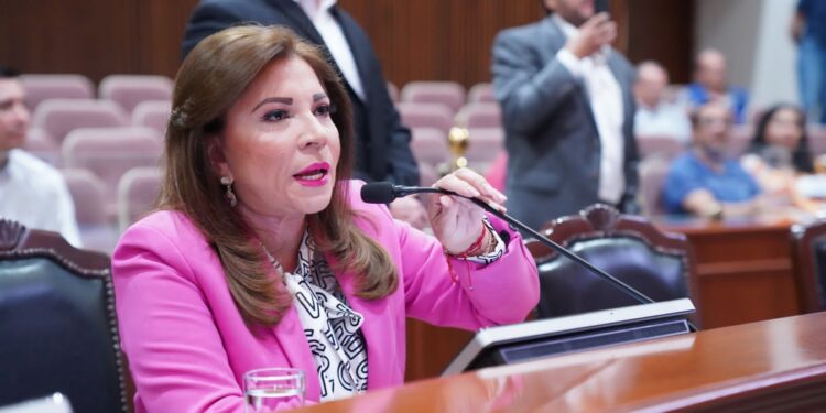 Gloria Himelda Félix se va del grupo Parlamentario del PRI