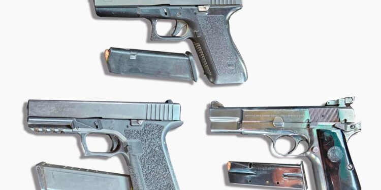 Civil armado es asegurado por personal militar y Policías Estatales tras una persecución