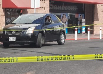 Tras un pleito un joven es baleado en el estacionamiento de la plaza Forum