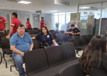Trabajadores de la UAS acuden a la Feria del Crédito de Infonavit