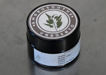 Estudiantes de Biomedicina de la UAS desarrollan un ungüento para las infecciones en la piel