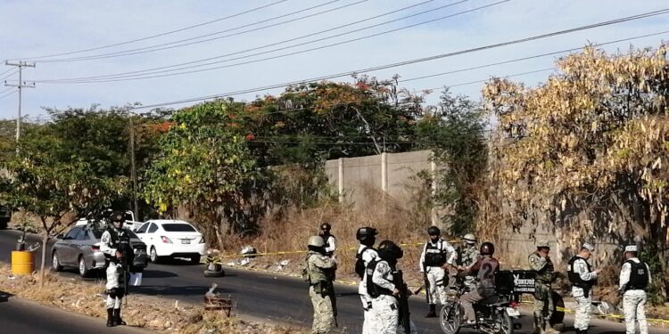 Localizan a un hombre esposado y ejecutado a balazos al sur de Culiacán